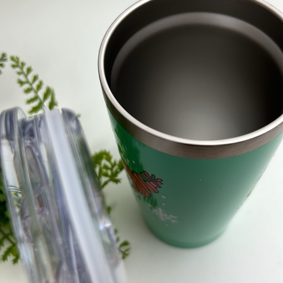 Snoopy Christmas cup with lid, NWT, cute Peanuts snowflake design - Picture 12 of 13